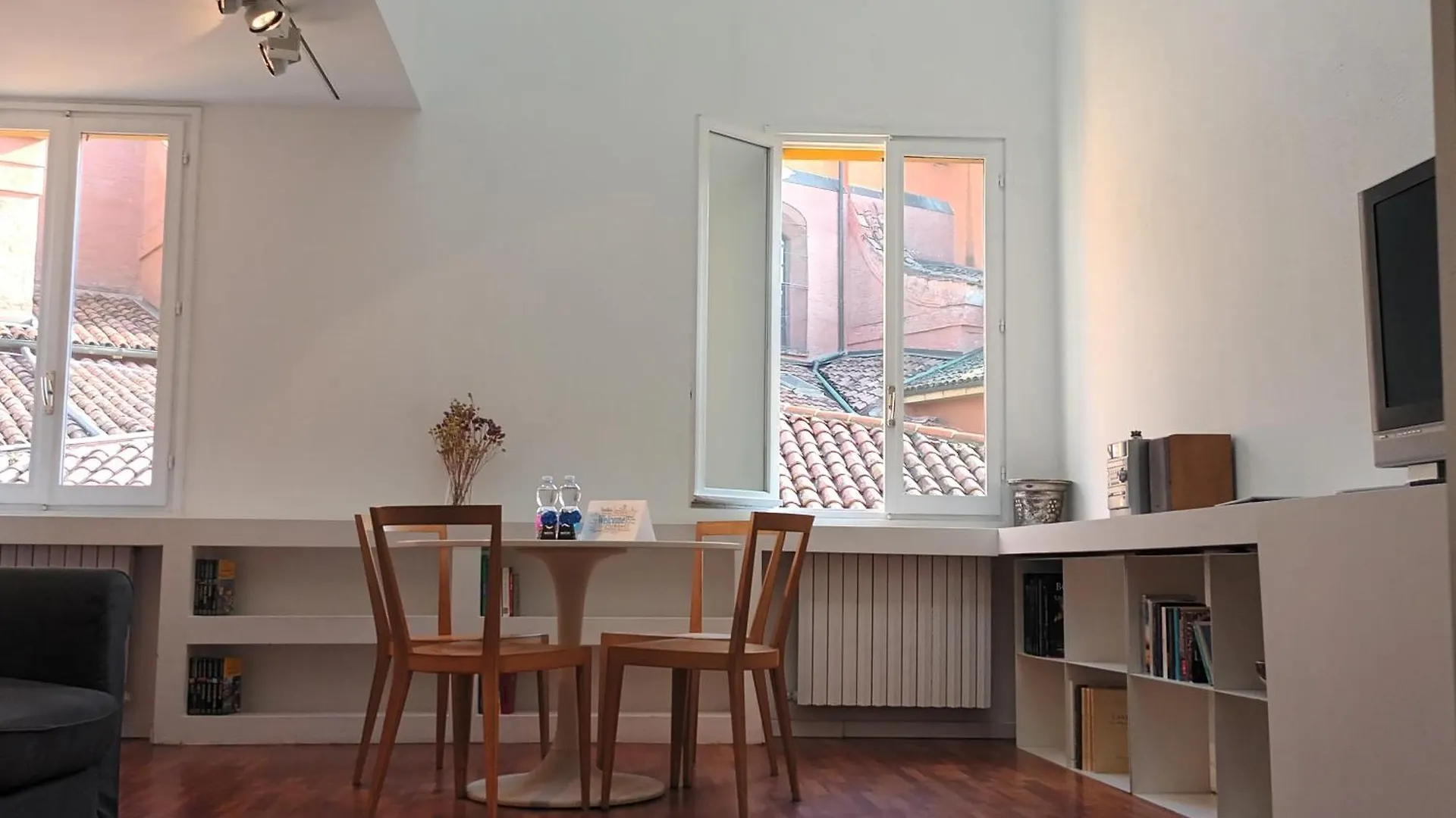 Prime College Apartment Bologna Italy